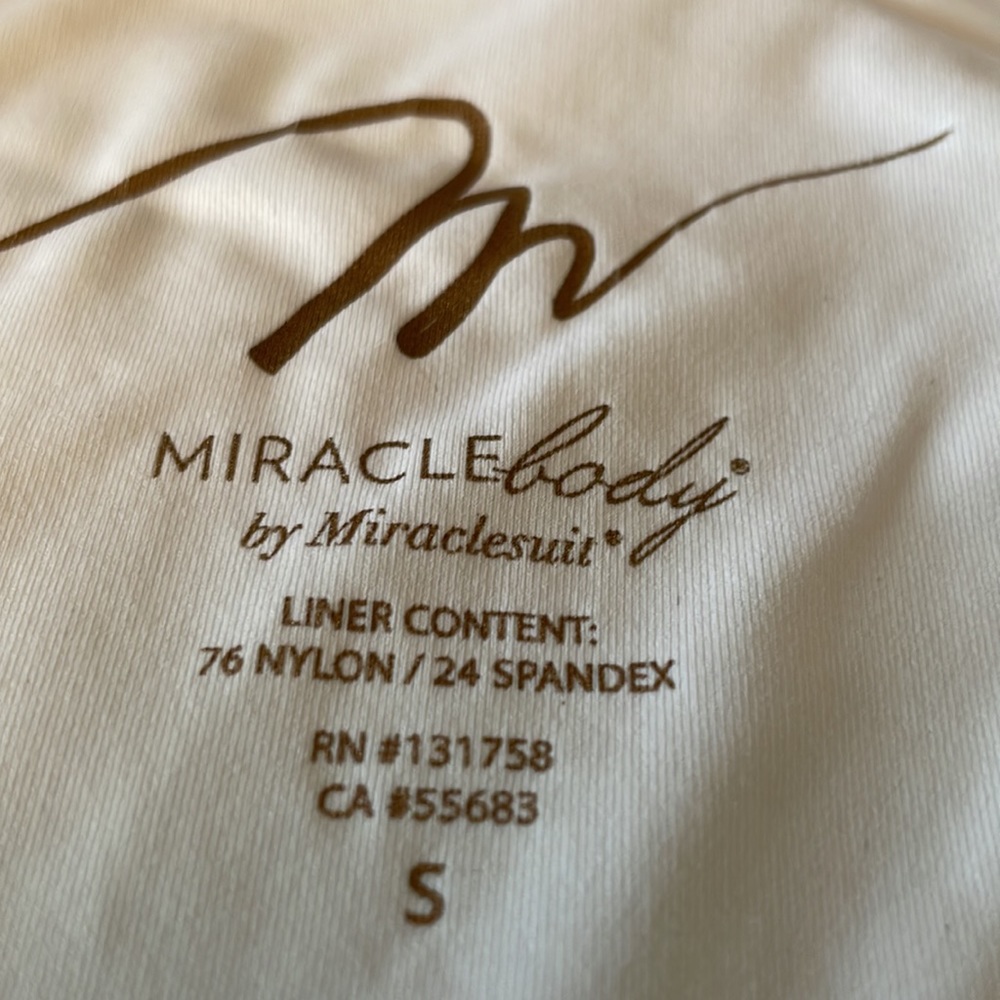 NWT Miracle Suit Double tank with lightweight buttonless sweater. New with Tags! - Picture 8 of 8
